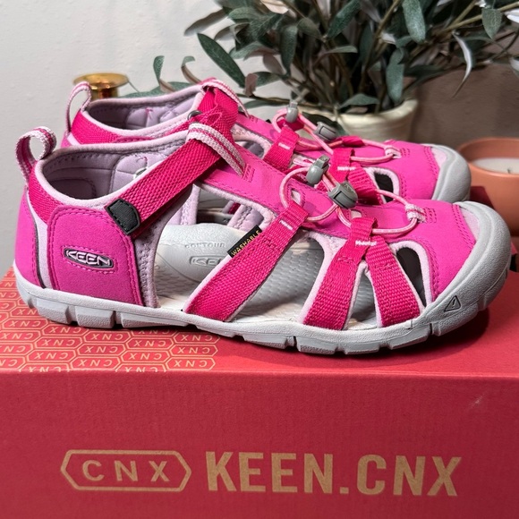Keen Very Berry Youth Size 6 Seacamp II CNX Water Sandals Comfort Summer Outdoor - Picture 1 of 6